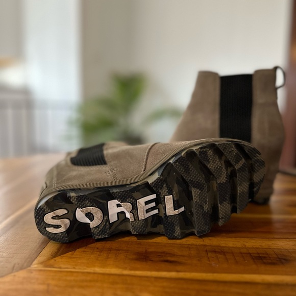 Sorel Joan of Artic Chelsea Wedge Boot in Sage Green Camo. Size 6.5 - Picture 2 of 3